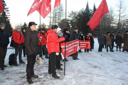 "Кризис – удавка труду и народу. Доколе терпеть нам такую свободу?!". Завершился антикризисный митинг челябинских коммунистов