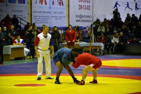В Астрахани при поддержке КПРФ прошло первенство молодых самбистов