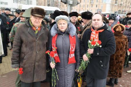 Рязанские коммунисты возложили цветы к Вечному огню