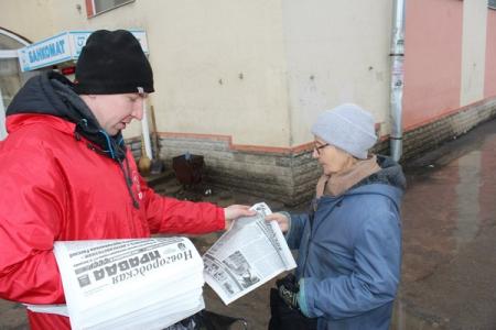 Новгородские коммунисты провели одиночные пикеты, приуроченные к Дню защитника Отечества