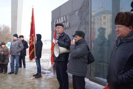 Пензенские коммунисты вышли на митинг в День Советской Армии и Военно-Морского Флота