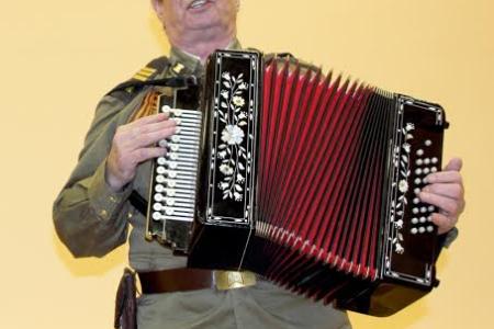 Костромские коммунисты организовали праздник для детей войны