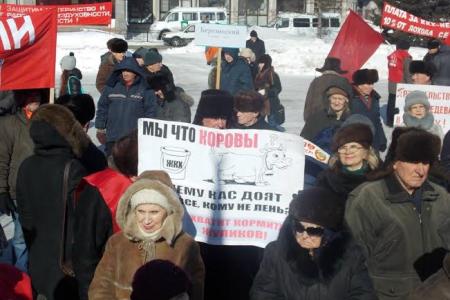 Участники митинга в Барнауле потребовали отставки правительства и губернатора Алтайского края