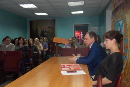 В Алтайском крайкоме КПРФ прошло очередное практическое занятие для барнаульских студентов
