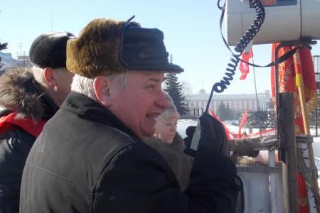 Участники митинга в Барнауле потребовали отставки правительства и губернатора Алтайского края