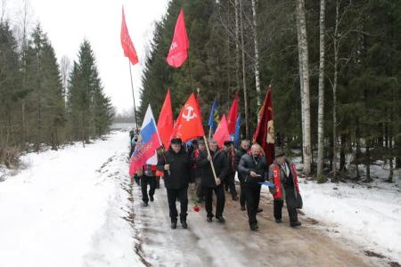 Псковские коммунисты провели митинг у комплекса Героя Советского Союза Александра Матросова