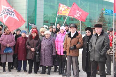 В Тюмени прошел митинг в честь годовщины создания Советской Армии и Военно-Морского Флота