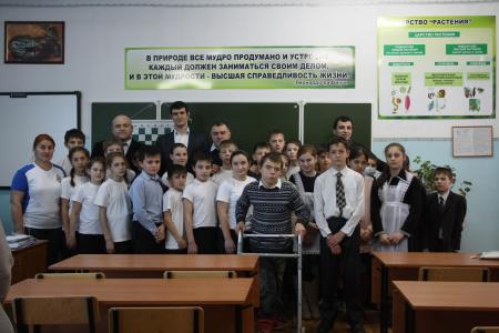 В детских домах и интернатах Кабардино-Балкарии при участии депутата-коммуниста Анатолия Бифова открылись шахматные секции