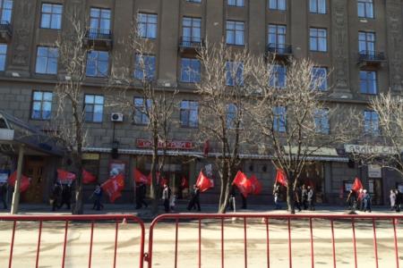Сталинградские коммунисты автопробегом отметили День Советской Армии