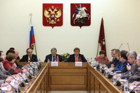 «Французы знают, что именно Советская Россия сыграла главную роль в их освобождении». Коммунисты представили в Мосгордуме уникальную фотовыставку