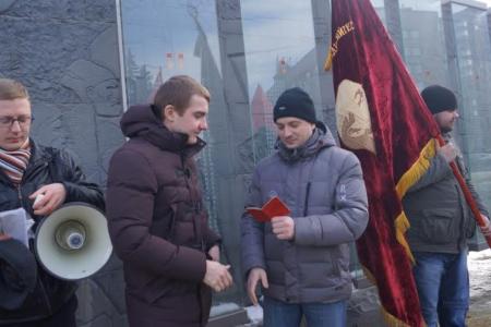 Пензенские коммунисты вышли на митинг в День Советской Армии и Военно-Морского Флота