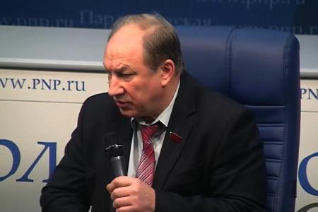 В.Ф. Рашкин призвал ввести трудовые визы для мигрантов