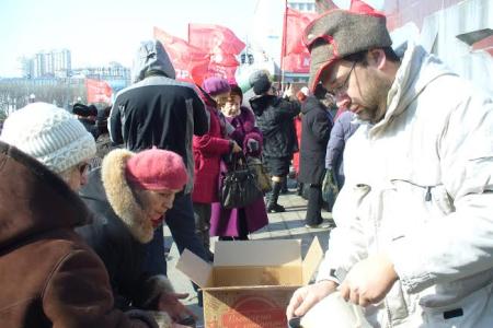 Митинг коммунистов и их сторонников у подводной лодки С-56 во Владивостоке