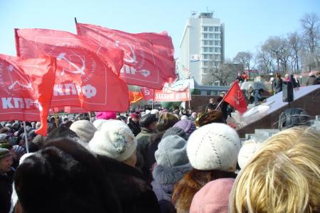 Митинг коммунистов и их сторонников у подводной лодки С-56 во Владивостоке
