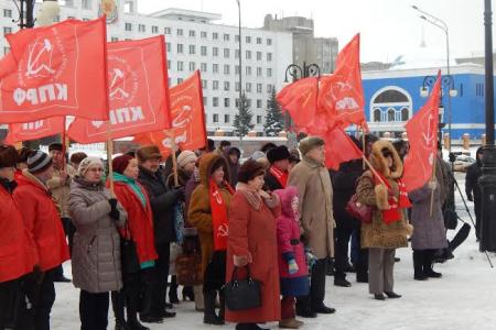 В Йошкар-Оле прошел митинг, посвященный 97-ой годовщине со дня образования Советской Армии и Военно-Морского Флота