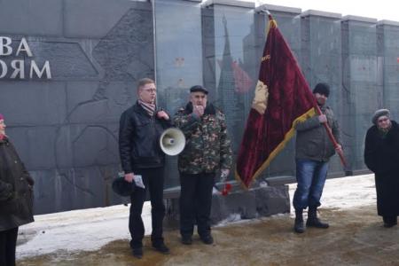 Пензенские коммунисты вышли на митинг в День Советской Армии и Военно-Морского Флота