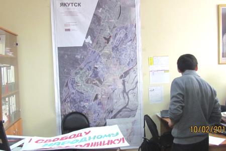 Нет — расправе над Бессоновым! Пикет якутских коммунистов и комсомольцев