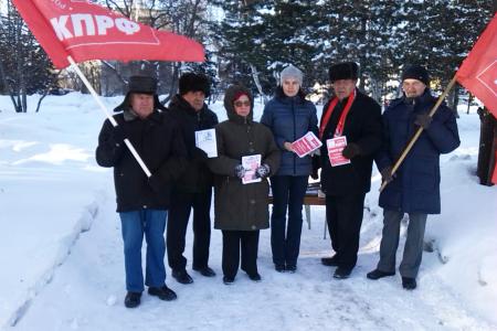 Нет росту цен и тарифов! Барнаульские коммунисты провели серию пикетов