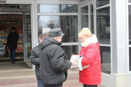 Новгородские коммунисты провели одиночные пикеты, приуроченные к Дню защитника Отечества