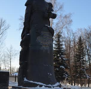Тульские коммунисты в честь 111-ой годовщины подвига легендарного крейсера «Варяг» почтили память его командира, туляка В.Ф. Руднева
