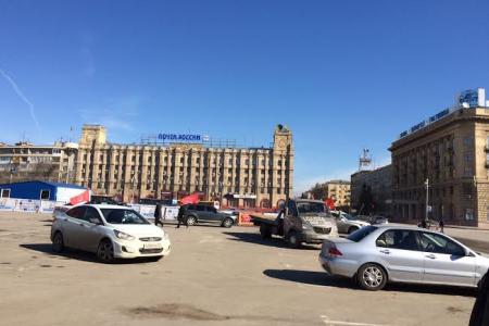 Сталинградские коммунисты автопробегом отметили День Советской Армии