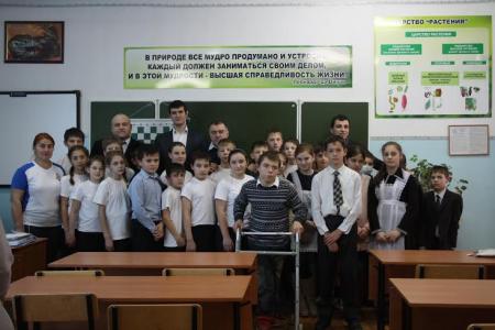 В детских домах и интернатах Кабардино-Балкарии при участии депутата-коммуниста Анатолия Бифова открылись шахматные секции