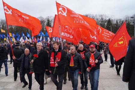 Коммунисты Краснодара отметили день освобождения города возложением цветов и красным «автопоездом»