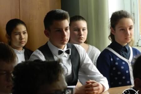 Коммунисты Южно-Сахалинска провели встречу с педагогами и учениками школы №14
