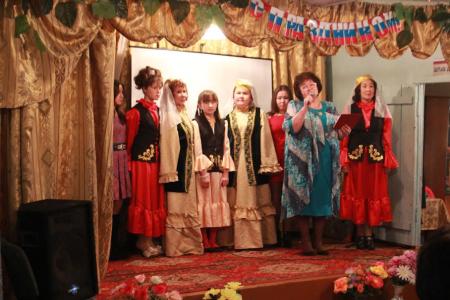 Депутат Тюменской областной думы Т.Н. Казанцева поздравила самодеятельный ансамбль «Дуслык» с 10-летним юбилеем