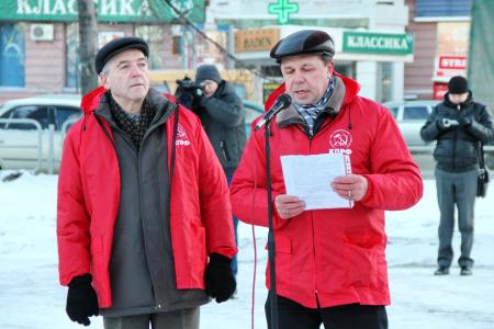 "Кризис – удавка труду и народу. Доколе терпеть нам такую свободу?!". Завершился антикризисный митинг челябинских коммунистов