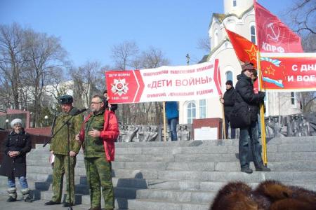 Митинг коммунистов и их сторонников у подводной лодки С-56 во Владивостоке
