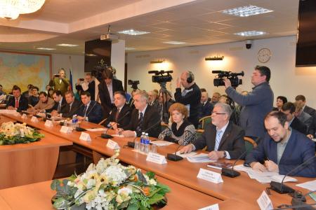 Коммунисты в Госдуме провели круглый стол по проблемам использования противогололедных материалов