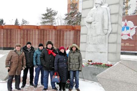 Коммунисты Благовещенска отметили 97-ю годовщину Советской Армии и Военно-Морского Флота