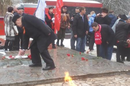 Тульская область. Шествиями, митингами и возложениями отметили местные отделения КПРФ День создания Красной Армии