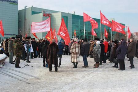 В Тюмени прошел митинг в честь годовщины создания Советской Армии и Военно-Морского Флота