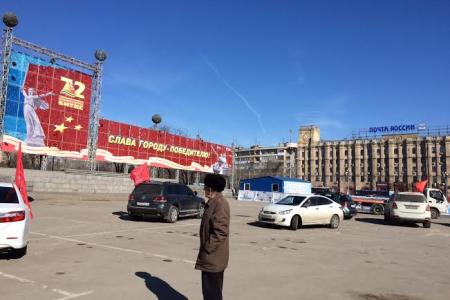 Сталинградские коммунисты автопробегом отметили День Советской Армии