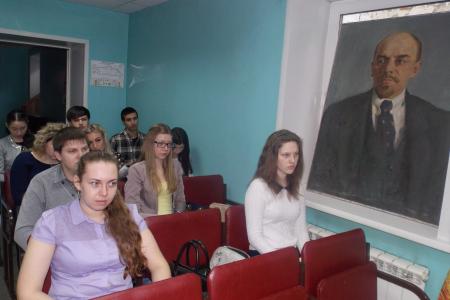 В Алтайском крайкоме КПРФ прошло очередное практическое занятие для барнаульских студентов