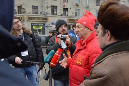 Lifenews: На многотысячном митинге в Москве коммунисты потребовали отставки правительства