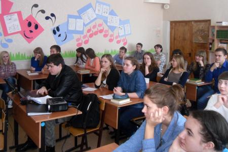 Самарская область. Комсомольцы проводят патриотические уроки для старшеклассников в рамках проекта «Знамя нашей Победы»