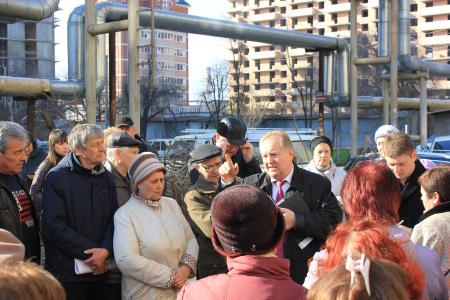 Краснодар. "Народная приемная" депутата С.П.Обухова на Гидрострое провела массовые собрания во дворах