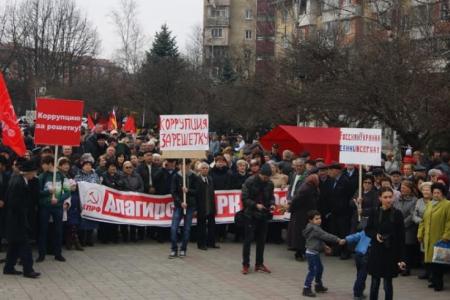 В Северной Осетии прошел многочисленный митинг в поддержку развития промышленности, сельского хозяйства и в поддержку жителей Новороссии