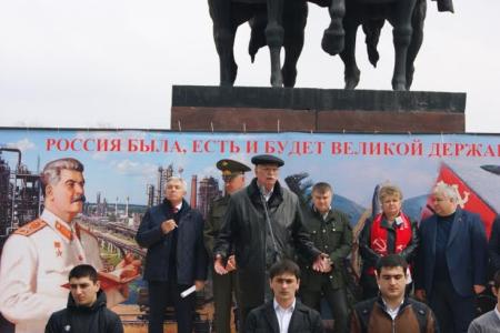 В Северной Осетии прошел многочисленный митинг в поддержку развития промышленности, сельского хозяйства и в поддержку жителей Новороссии
