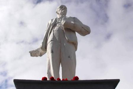 Саратовская область. Депутат-коммунист Ольга Алимова наградила победителей конкурса «Детство, опаленное войной»