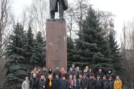 Коммунисты и комсомольцы Молдавии провели митинг в память о Сергее Лазо