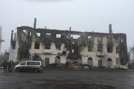 Депутат-коммунист А.А. Ющенко посетил с гуманитарным визитом Дебальцево 