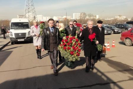 В Москве прошла акция "Цветы для Виктора Илюхина - 2015"