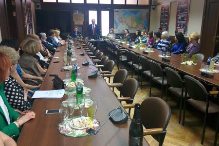 Г.А. Зюганов поздравил с 8 марта сотрудниц аппарата ЦК и фракции КПРФ в Госдуме
