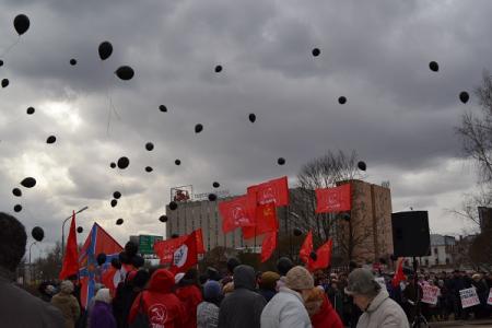 В Великом Новгороде прошёл митинг против отмены льгот и за отставку Правительства Медведева   