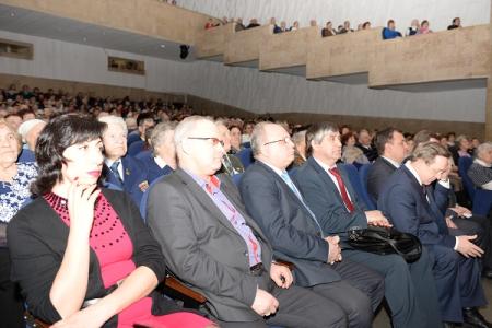 Новосибирские коммунисты поздравили женщин с Международным женским днем