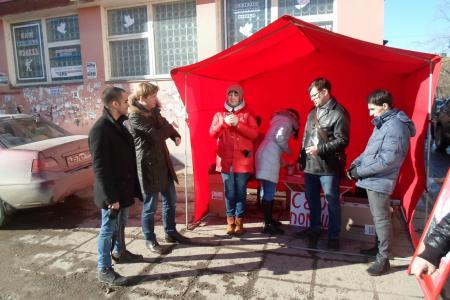 Пермский край. Комсомольцы организовали очередной пикет по сбору помощи для жителей и ополчения Донбасса
